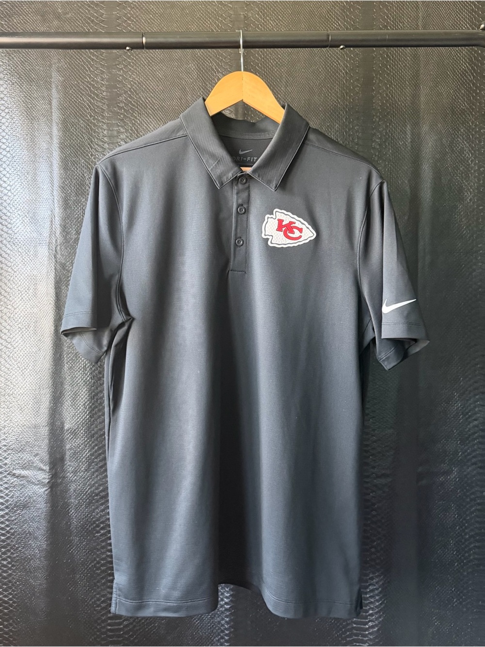 Nike Dri-FIT Kansas City Chiefs Black Polo Shirt Silver Swoosh Men’s size Large